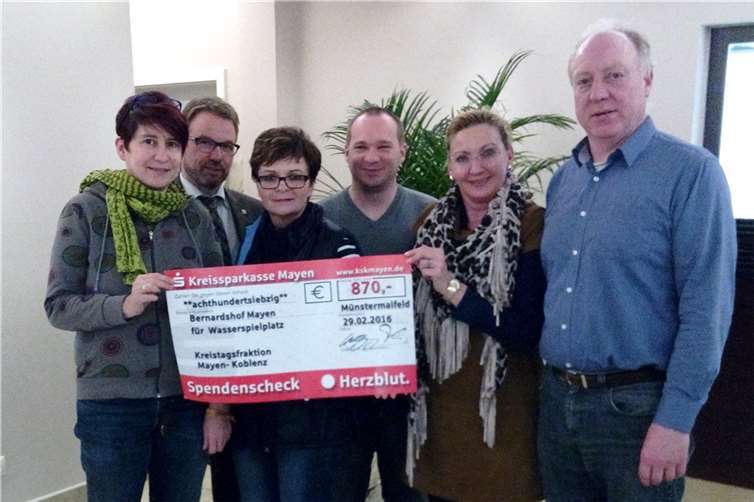 Spendenübergabe an das Jugendhilfezentrum Bernhardshof.privat