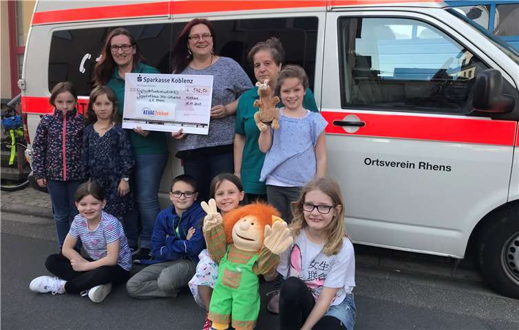 Spendenübergabe an das Jugendrotkreuz Rhens.Foto: privat