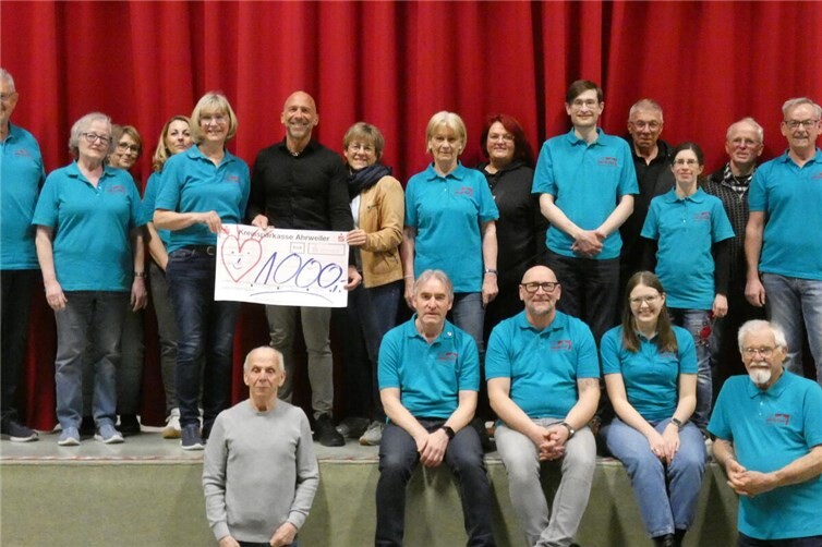 Spendenübergabe an den Verein Botzedresse aus Niederzissen