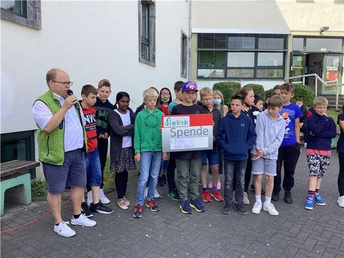 Spendenübergabe an den Verein Wäller Helfen e.V.  Foto: privat