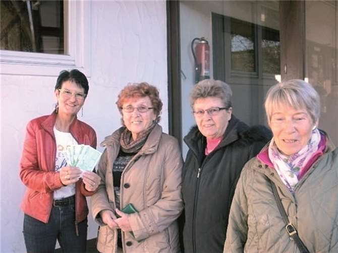 Spendenübergabe an der KGS Sankt Martin. privat