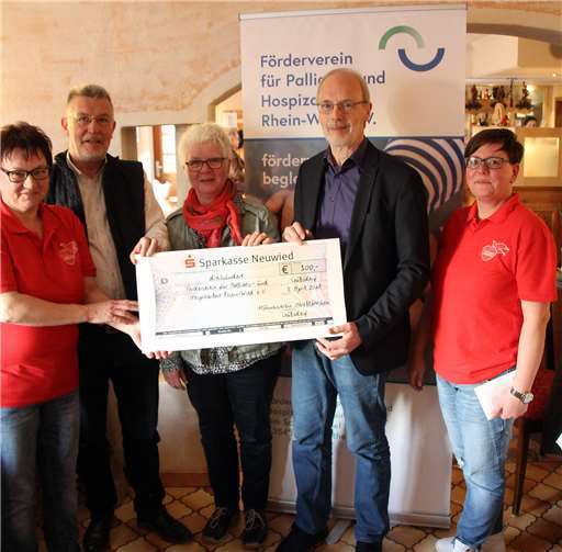 Spendenübergabe beim Dankeschön-Essen. Privat