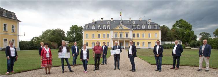 Spendenübergabe der Ehrengarde von über 9.300 Euro an den Hospiz-Verein und die St. Matthias Stiftung mit der Bitte um Veröffentlichung.Foto: E. Schwabe