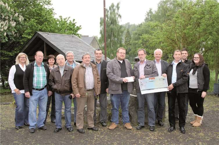 Spendenübergabe der FWG Kempenich an den Bürgerverein Engeln.privat