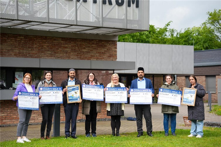 Spendenübergabe des 2. Ahmadiyya Charity Walk Koblenz