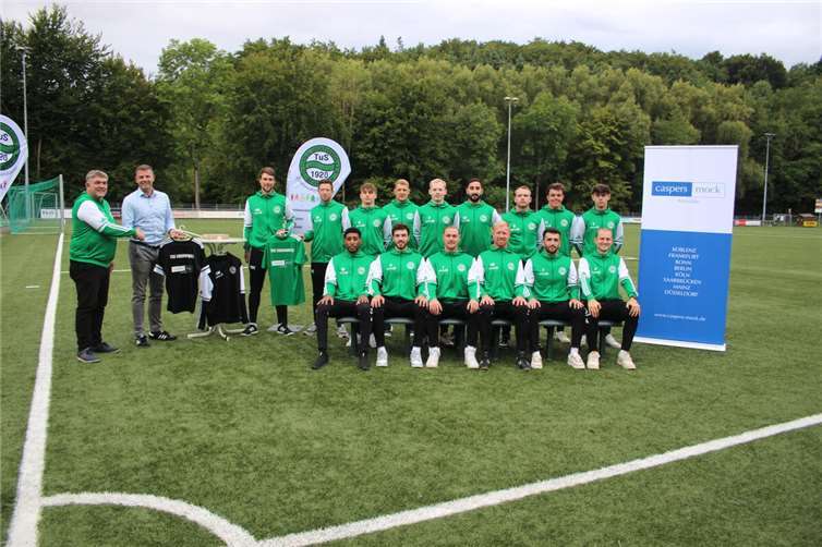 Spendenübergabe durch Lars Nerbel in Oberwinter.  Foto: privat