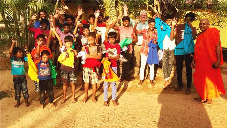 Spendenübergabe im Therapie-Zentrum MedFit Bad Hönningen: Wilfried Schützeichel, Torsten Dasbach, Ralf Michels, Stefan Bamberger (vlnr).