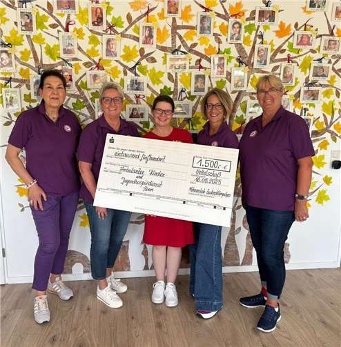 Spendenübergabe in Bonn.  Foto: privat