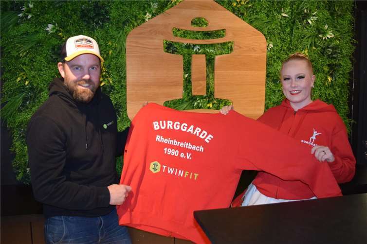 Spendeübergabe des Twinfit Bad Honnef: Die Burggarde Rheinbreitbach zeigt sich überwältigt von der breiten Unterstützung aus der lokalen Gemeinschaft.