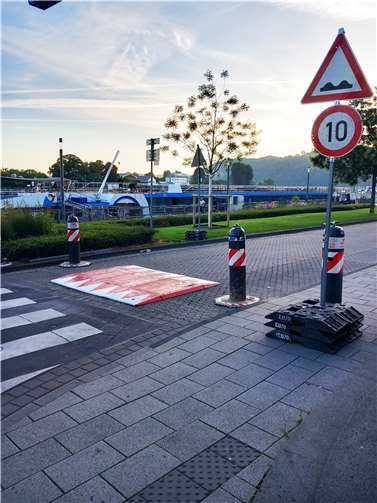 Sperrpoller und Verkehrsschwellen sorgten für Verkehrsberühigungen.  Foto: privat