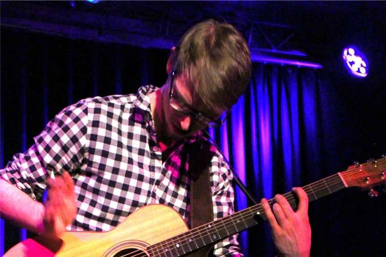 Spezialist für Fingerstyle: der Musiker Simon Wahl. privat