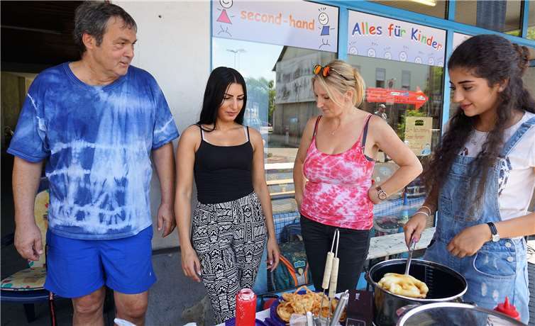 Spezialitäten aus anderen Ländern unterstrichenden integrativen Charakters des Regenbogenhaus.