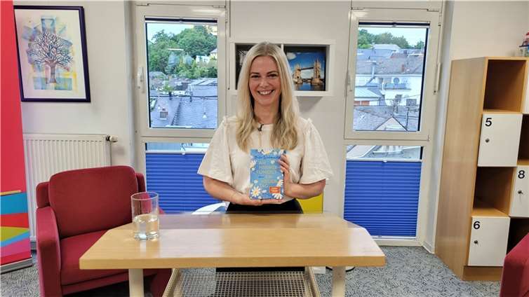 Spiegel-Bestseller Autorin Meike Werkmeister stellt ihren siebten Roman „Am Himmel funkelt ein neuer Tag“ in der Stadtbibliothek in Montabaur vor. Foto: VG Montabaur, Viola Marschall