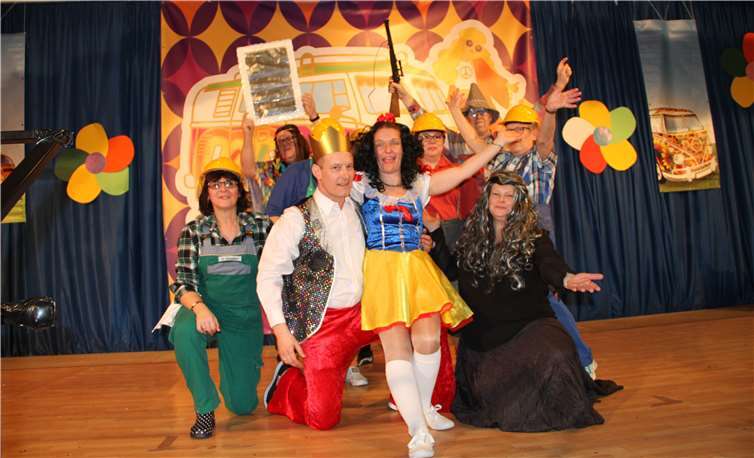 Spieglein, Spieglein an der Wand, wer ist die Schönste im ganzen Land: das bekannte Märchen, wurde von dem Elferrat in einem Sketch herrlich dargeboten.