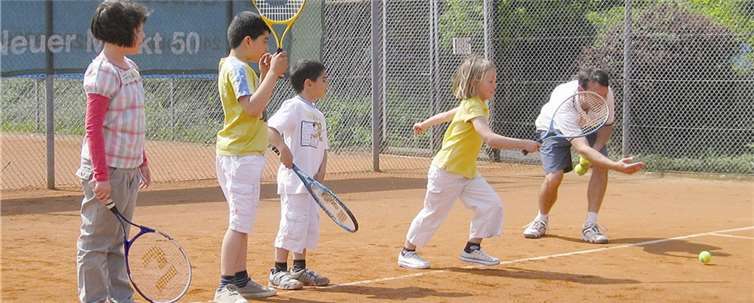 Spiel und Spaß erwarten alle am Tennis interessierten Altersklassen auch beim „Tag der offenen Tür“ 2013. Privat