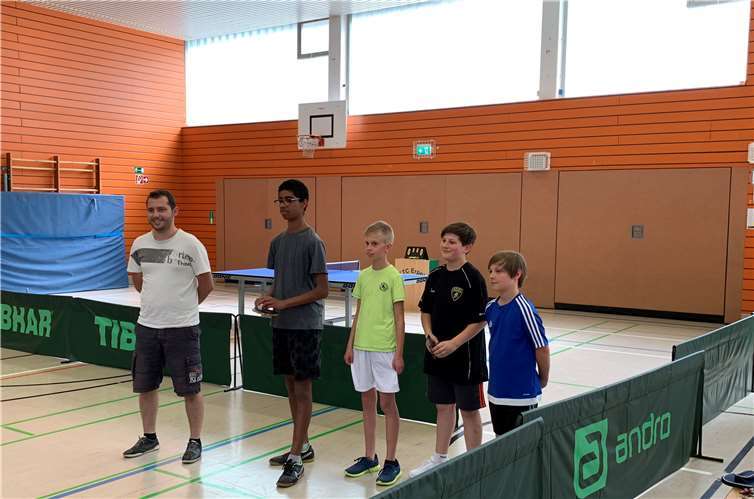 Spielansprache beim ersten Freundschaftsspiel (v. l.): Kevin Müller, Jody Adamou, Kevin Schindler, Joschka Mertmann und Benjamin Dinkelbach.Foto: privat