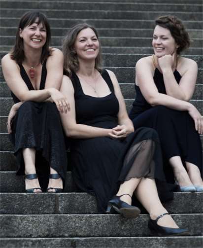 Spielen im Keramikmuseum: Katharina Wimmer, Mareike Schünemann und Ingrid Wendel. privat