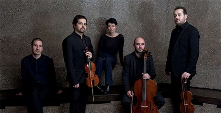 Spielen in der Evangelischen Kirche in Oberwinter - Paper Kite. privat