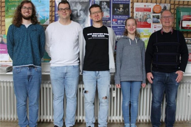 Spielende der 1. Mannschaft(vlnr: Leo von Elmpt, Niklas Roth, Markus Höblich, Ella Reuber, Armin Herrhaus )