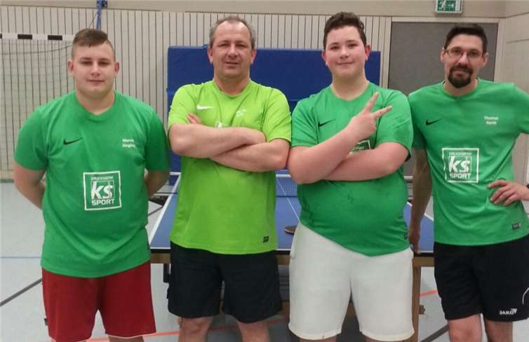 Spieler der 2. Mannschaft: Marvin Jüngling (v.r.), Michael und Riccardo Rech sowie Thomas Herth. SV Urmitz