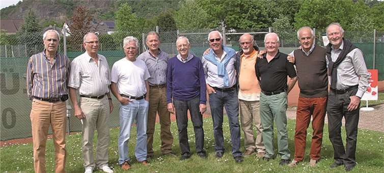 [Spieler der Mannschaften vom HTC Bad Neuenahr und vom TC Remagen. privat