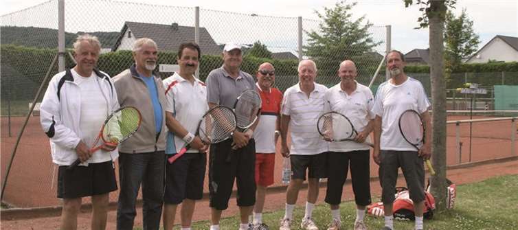 Spieler der Mannschaften vom TC Rheinböllen und vom TC Remagen. privat