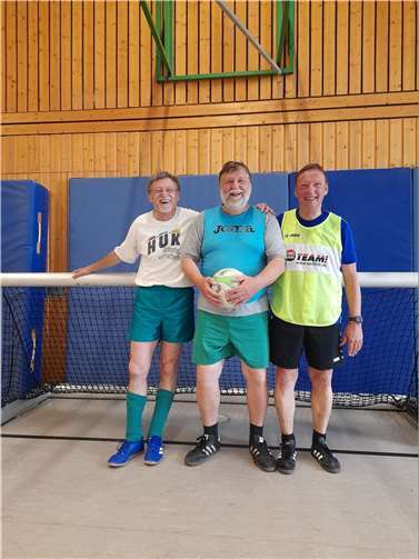 Spieler der Traditionsmannschaft des SV Remagen: von links: Rolf Kleebach, Günter Fuchshofen, Bernd Wagner.  Foto: privat