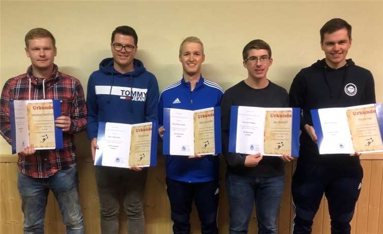 Spieler des VfL Wied Niederbieber-Segendorf mit Auszeichnung: (v.l.n.r.) Sebastian Steinhöfer; Marian Rau; Marvin Schäfer; Jan Walldorf; Yanick Rau. Es fehlen: Marcos Becker; Felix Speicher; Jan-Marc Klaassen. Foto: privat