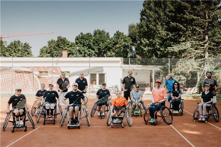 Spieler und Trainer vom Rollitennis e.V. waren mit dem Fachbereichsleiter Rollstuhltennis vom Deutschen Rollstuhltennis-Verband das ganze Wochenende in Nürnberg. Foto: Patricia Mort