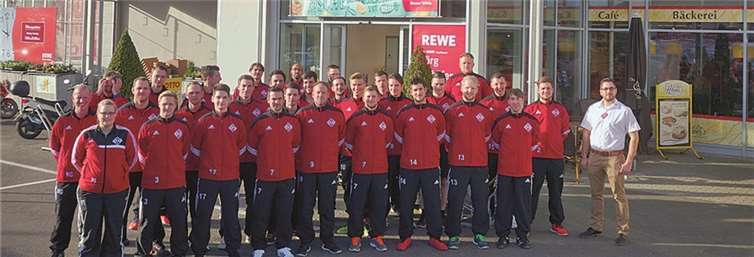 Spieler und Verantwortliche des Grafschafter SV freuten sich über die Unterstützung. privat