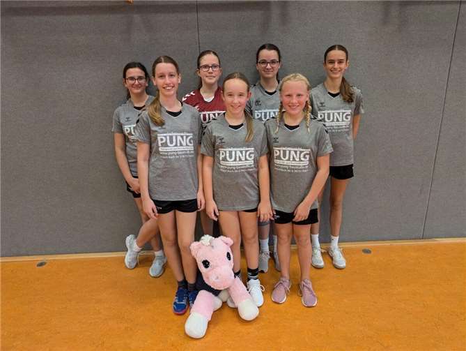 Spielerinnen der zweiten Mannschaft unterstützen Kärlich I: Erfolgreicher Abschluss des Spieltags. Quelle: TV Kärlich