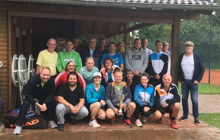 Spielerinnen und Spieler des Verbandsgemeindeturniers. Fotos: DJK Ochtendung