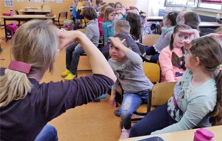 Spielerisch erfahren die Kinder vieles über ihre eigenen Gefühle und die der anderen.  Privat