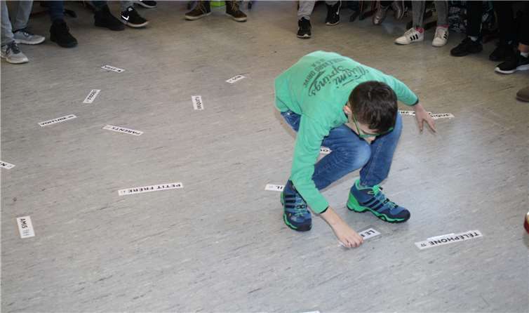 Spielerisch französisch zu lernen,macht es Schülern einfacher und der Lehrerin leichter.