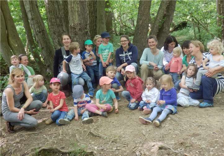 Spielerisch lernen Kinder in den Naturfinder-Kursen die Natur kennen. Foto: privat