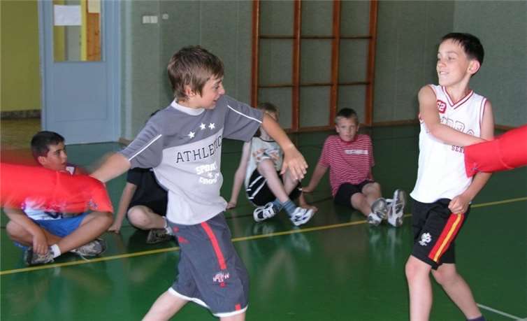 Spielerisch lernen die Kinder, Gefahrensituationen einzuschätzen. privat