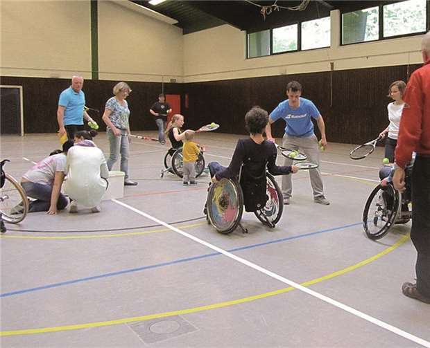 Spielerisch wurde sich dem Rollstuhlsport genähert.