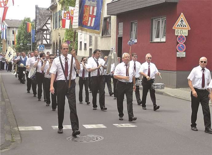 Spielmannszug Vallendar mit Werner Friedhofen (Mitte).