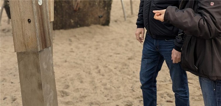 „Spielplätze sind mehr als nur Orte zum Toben – sie sind zentrale Treffpunkte, die Menschen unabhängig von Herkunft, Einkommen oder Alter zusammenbringen“, betonte Carl-Bernhard von Heusinger vor Ort.