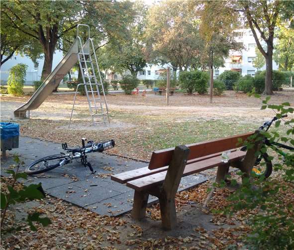 Spielplatz Ulmenweg: viel Platz, aber zu wenig Spielgeräte. Das soll sich 2019 ändern.privat