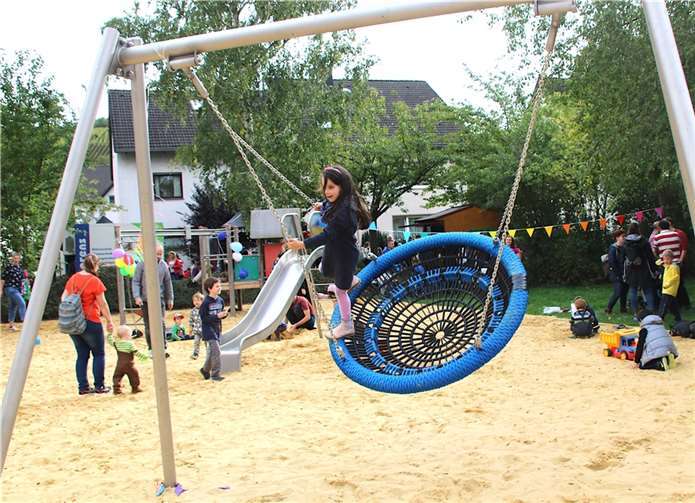 Ahrweiler: Spielplatz in der Schillerstraße wurde wiedereröffnet Spielplatz und Spielgeräte erstrahlen nach der Sanierung in neuem Glanz.Foto: privat