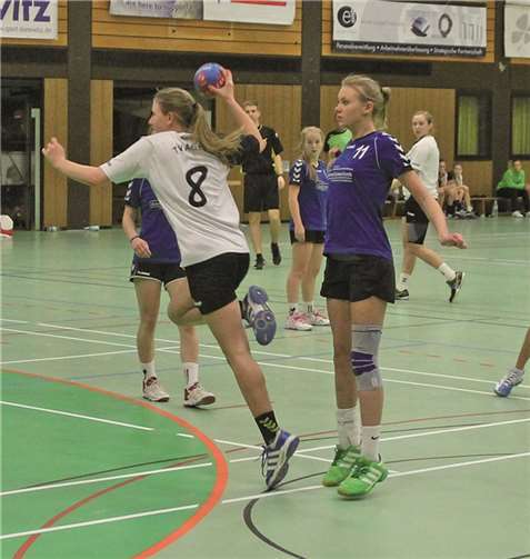 Spielszene wCJ Boudenheim gegen Arzheim: Paula Ferber,Nr. 8, bei einem ihrer zwei sehr wichtigen Tore von Linksaußen. privat