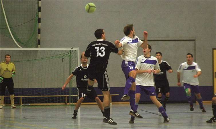 Spielszenen aus dem 2. Halbfinale Spessart/Kempenich gegen Niederzissen.