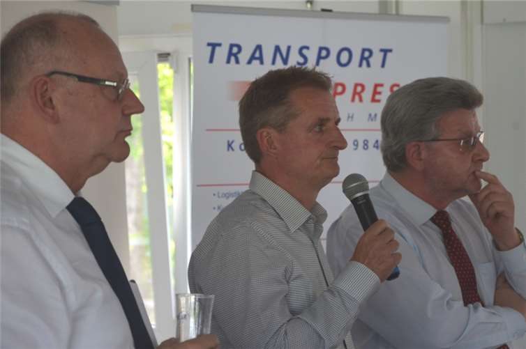 Spielt TuS Koblenz in der nächsten Saison in der Oberliga? Wenn es so kommt, sehen Prof Dr. Werner Hecker, Petrik Sander und Frank Linnig (von links) darin auch eine Chance. Foto: TuS Koblenz