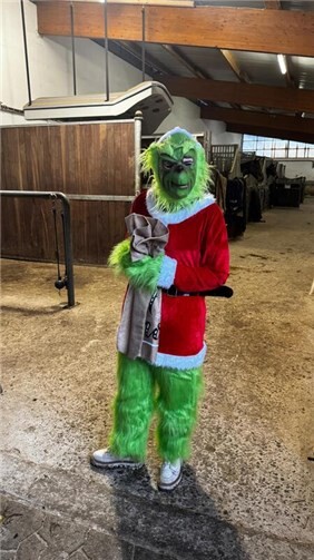 "Spielverderber Grinch" (Vivien Vankann) sorgte bei den Kindern für besonderes Aufsehen.