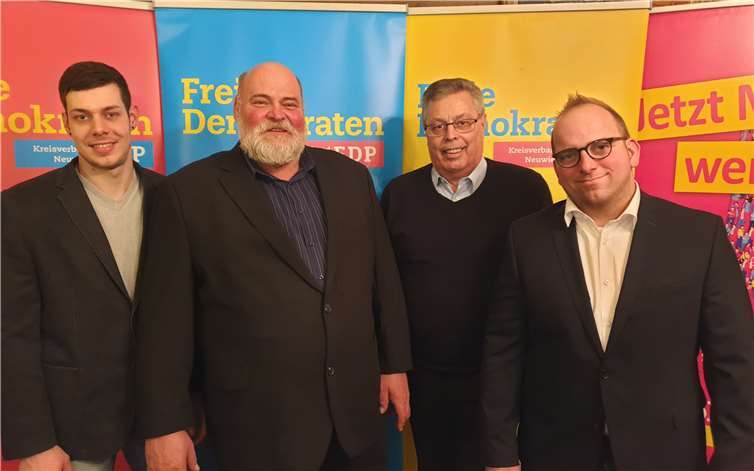 Spitzenkandidaten der FDP Stadtratsliste: Von links: Dominik Hoppe, Ulrich Schreiber, Bernd Altmann und Dominik Ehrenstein, es fehlt Irina Schreiber. Foto:privat