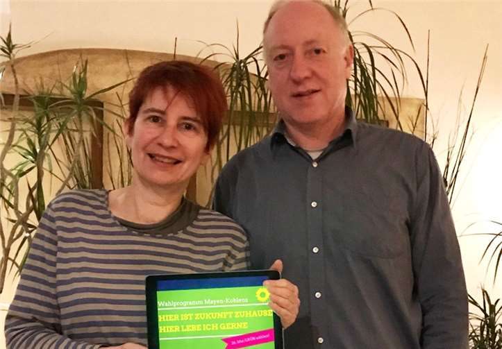 Spitzenkandidierende Birgit Meyreis und Klaus Meurer präsentieren das GRÜNE Wahlprogramm zur Kreistagswahl am 26. Mai.Foto: privat