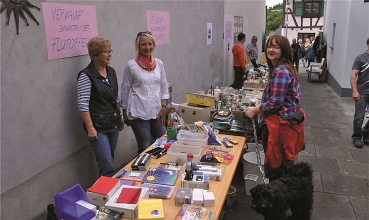 Spontan reagierte die Dorfgemeinschaft auf die Flutkatastrophe im Süden und Osten Deutschlands mit einem Benefiz-Flohmarkt.
