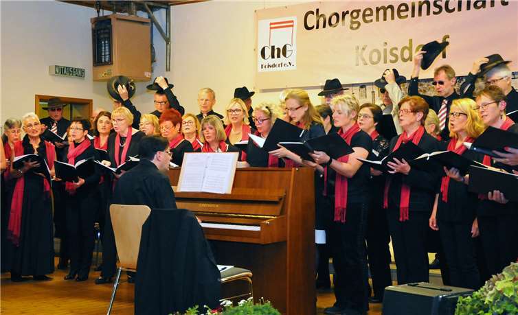 Spontanen Beifall gab es für die „Lindenberg-Schlapphüte“.-RASCH-