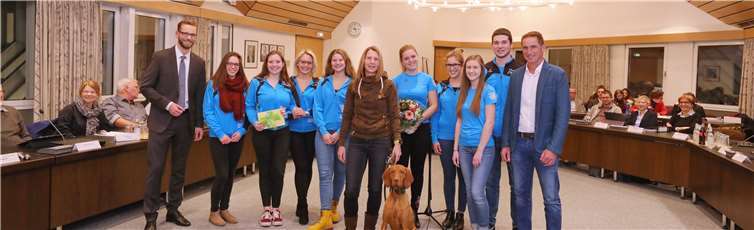 „Meisterliche Verbandsgemeinde“ Sportlerehrung im Verbandsgemeinderat: Weltmeister, Deutsche Meister und Bürgermeister auf einem Bild vereint. Fotos: Olaf Nitz